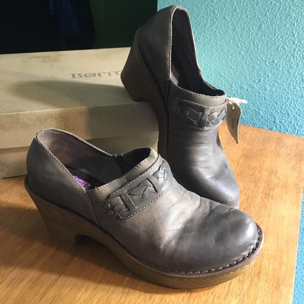 Born Skathi brown leather clogs NIB